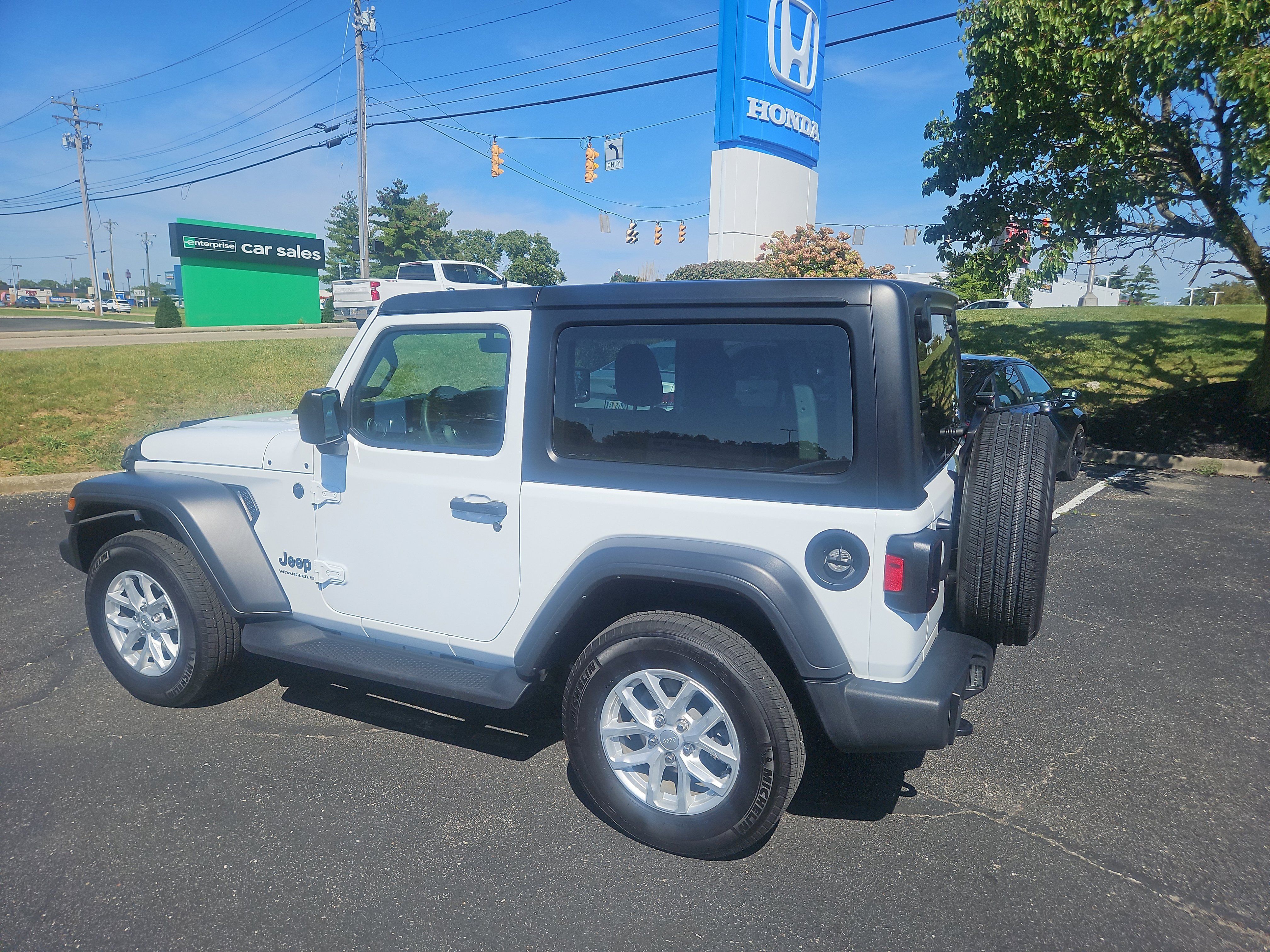 Used 2023 Jeep Wrangler Sport AWD/4WD image 9