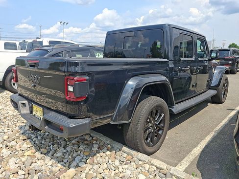 Used 2023 Jeep Gladiator Overland AWD/4WD image 4