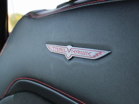 Used 2022 Jeep Grand Cherokee Trailhawk w/ Luxury Tech Group III image 31