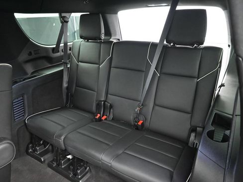 Used 2024 Cadillac Escalade ESV Premium Luxury AWD/4WD image 17