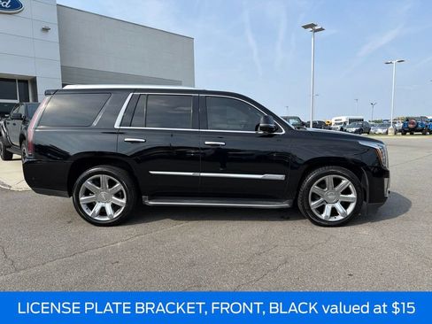 Used 2019 Cadillac Escalade Luxury AWD/4WD image 2