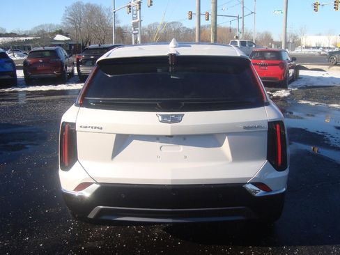 Used 2025 Cadillac Optiq Luxury 2 w/ LPO, Floor Liner Package image 5