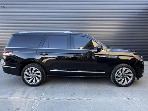 Used 2022 Lincoln Navigator Reserve image 11