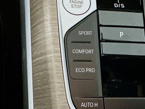 Used 2025 BMW 330i Sedan w/ Convenience Package image 26