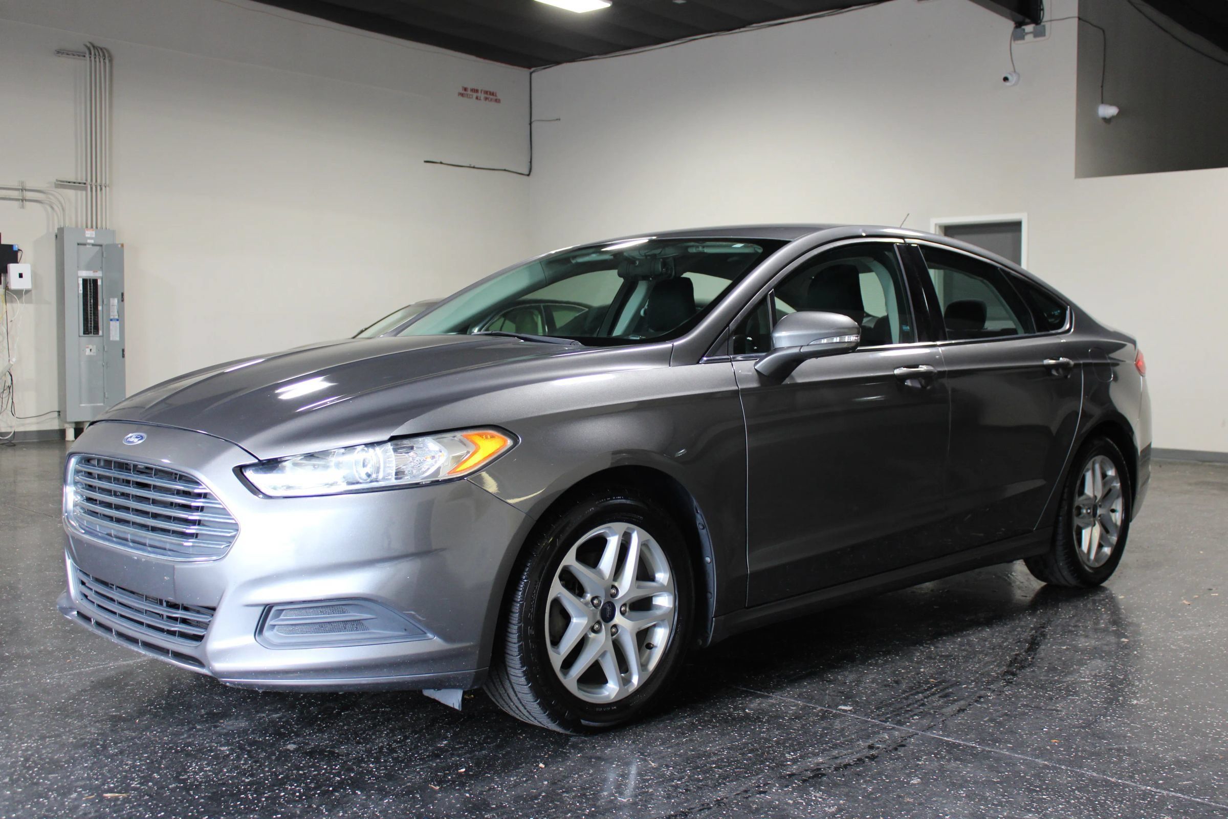 Used 2014 Ford Fusion SE FWD image 6
