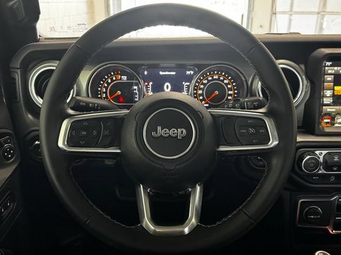 Used 2022 Jeep Wrangler Unlimited Sahara AWD/4WD image 13