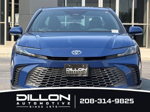 Used 2025 Toyota Camry SE FWD image 9