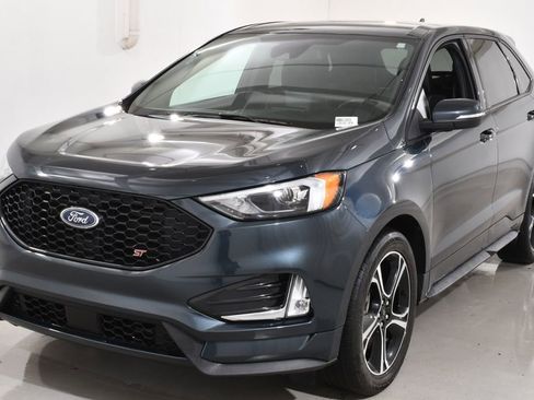 Used 2022 Ford Edge ST image 2