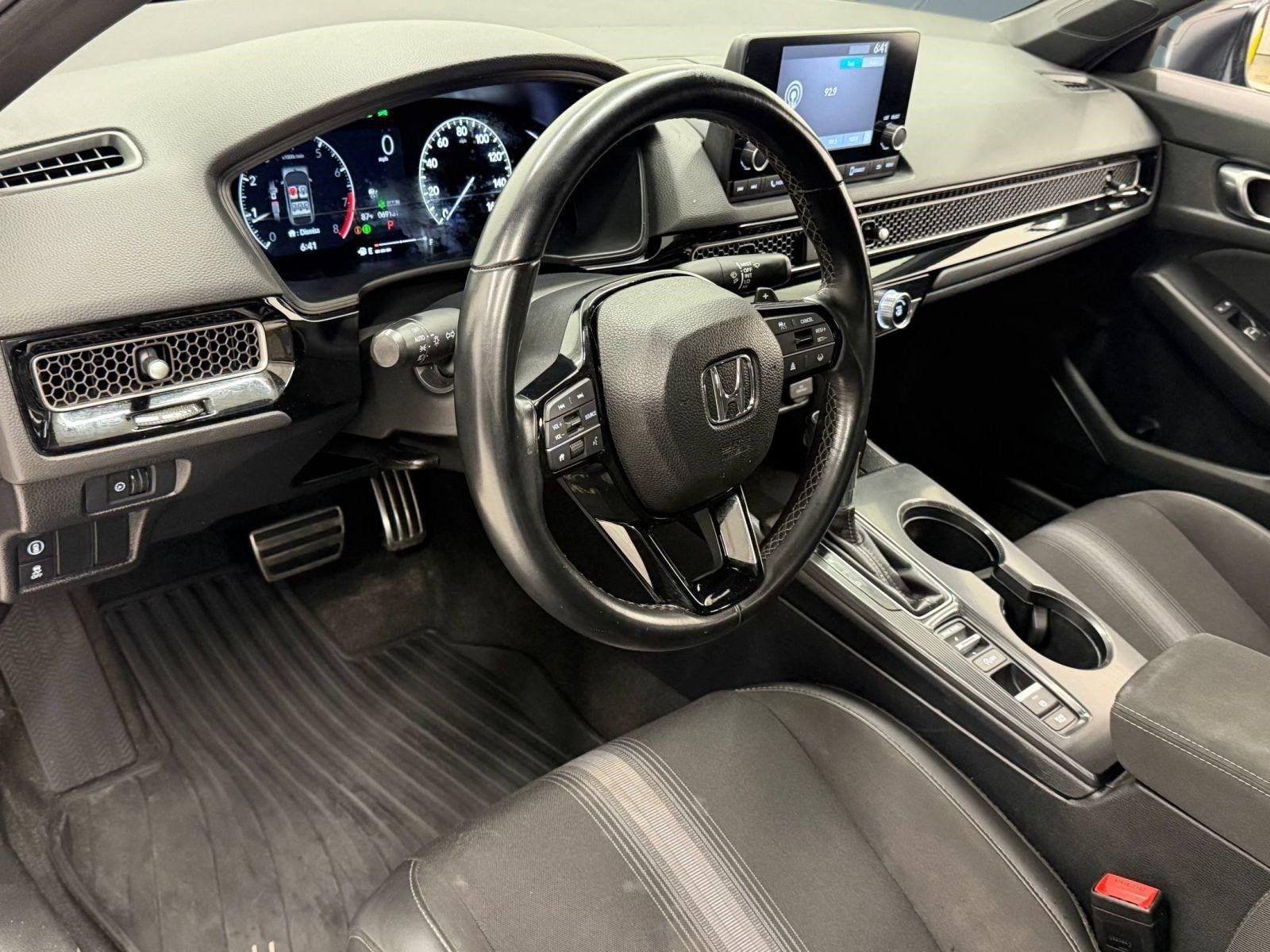 Used 2023 Honda Civic Sport image 3