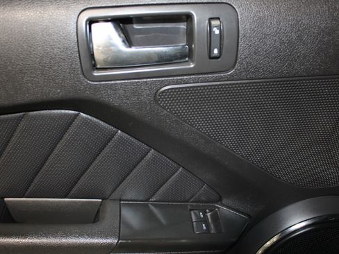 Used 2013 Ford Mustang Premium image 9