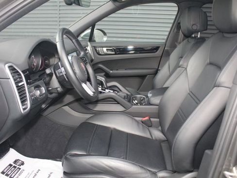 Certified 2023 Porsche Cayenne image 5