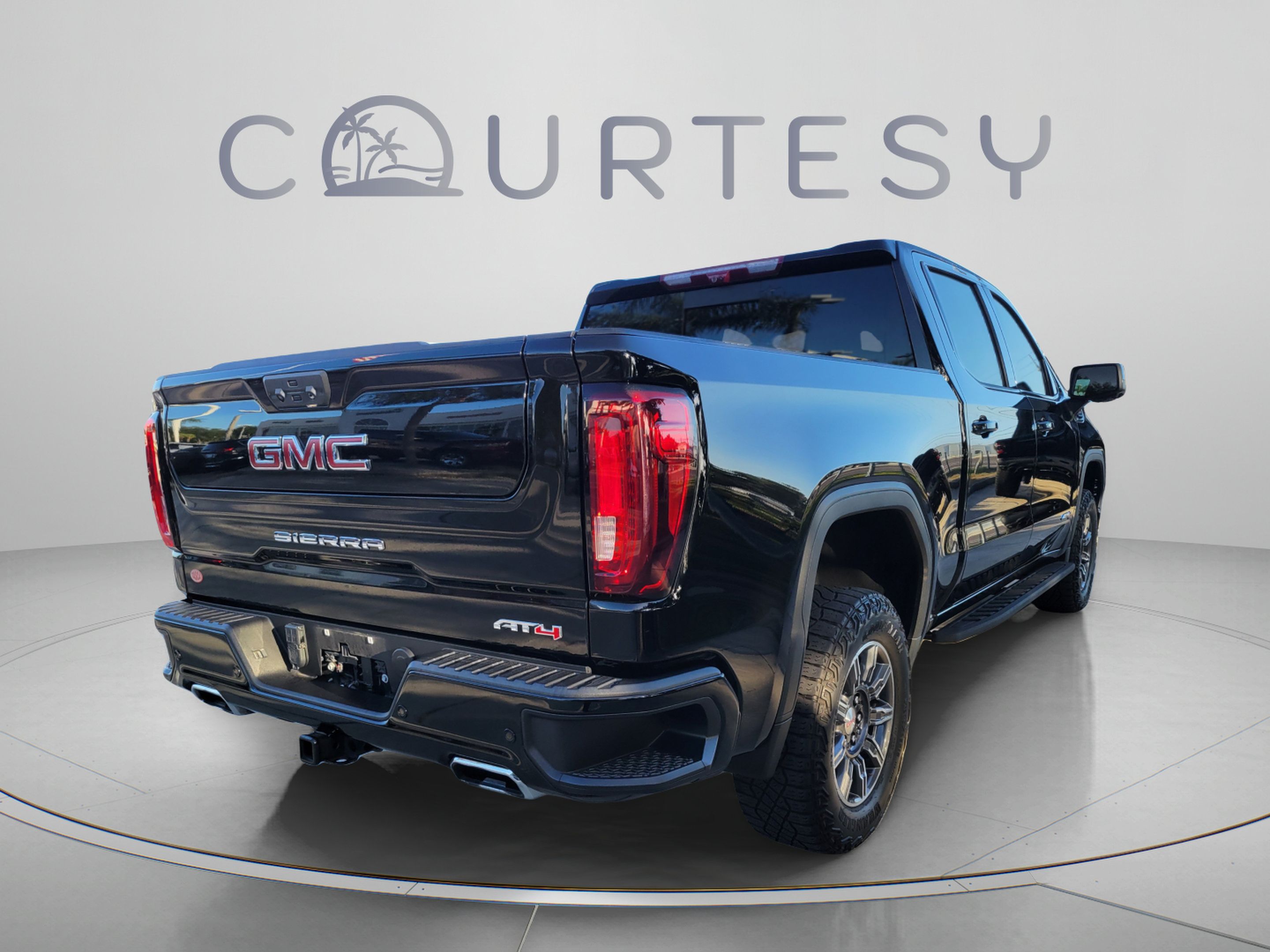 Used 2024 GMC Sierra 1500 AT4 w/ Technology Package AWD/4WD image 3