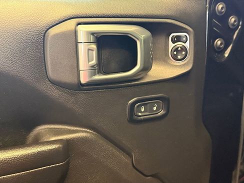 Used 2024 Jeep Wrangler Unlimited Rubicon w/ Convenience Group image 17