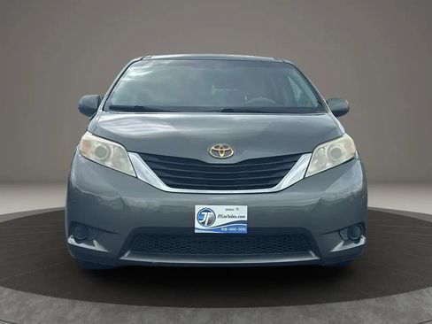 Used 2014 Toyota Sienna LE image 15