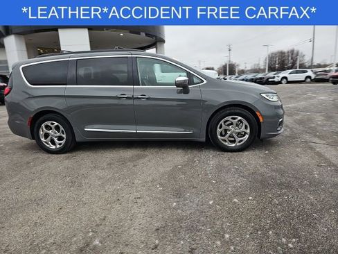 Used 2022 Chrysler Pacifica Limited image 24