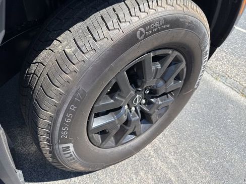 Used 2026 Nissan Frontier SV w/ Tow Package RWD image 9