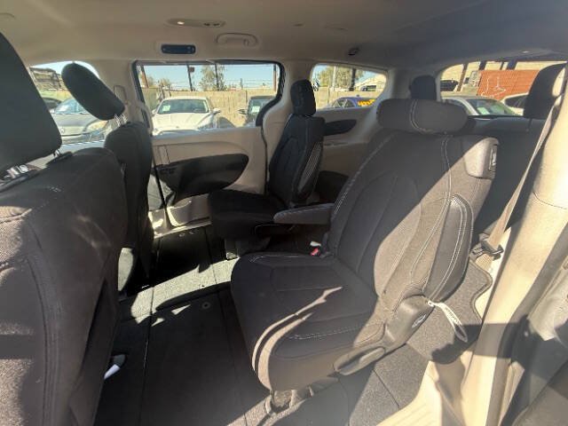 Used 2021 Chrysler Voyager LX FWD image 14