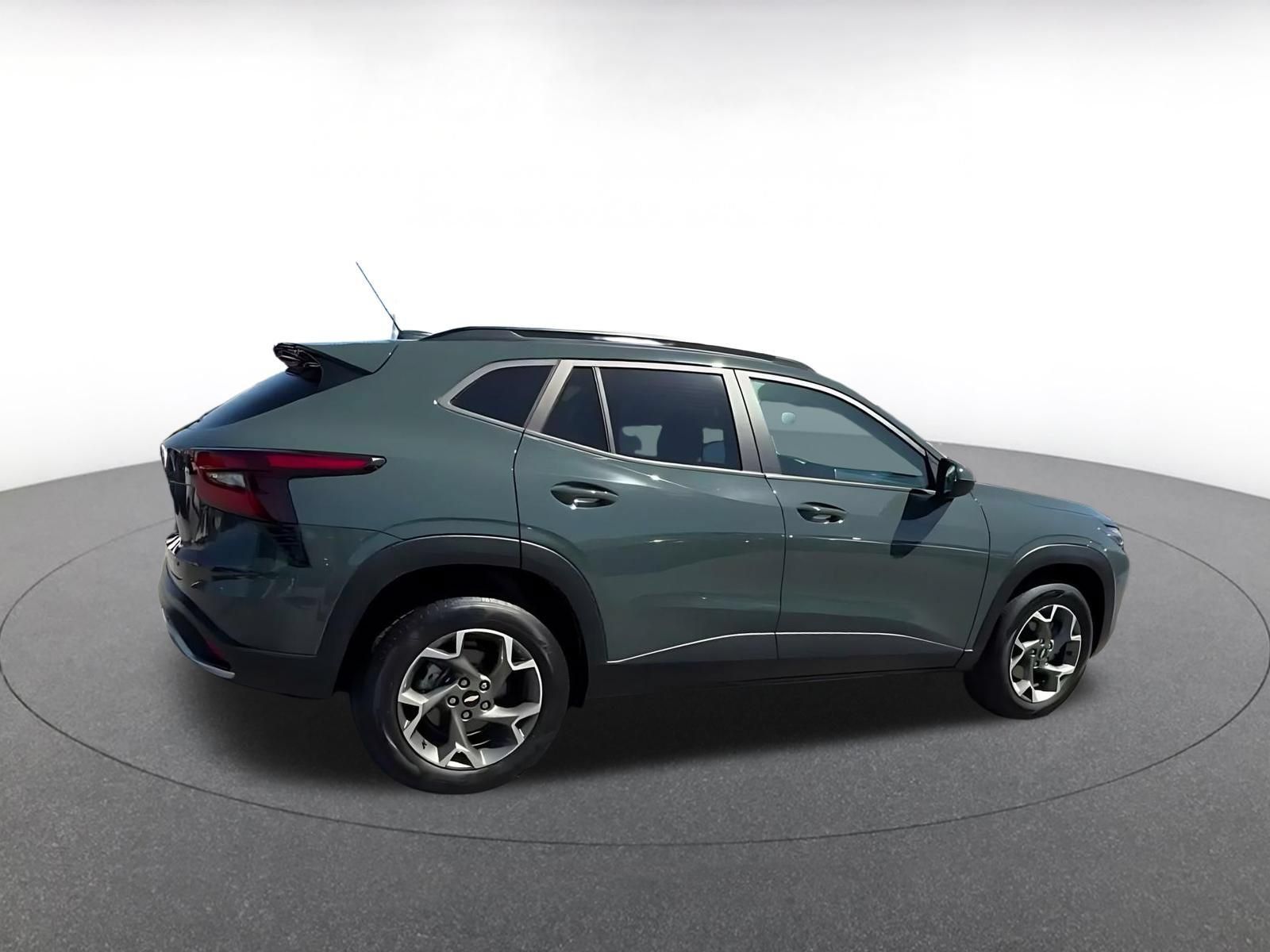 Used 2025 Chevrolet Trax LT w/ LT Convenience Package FWD image 14