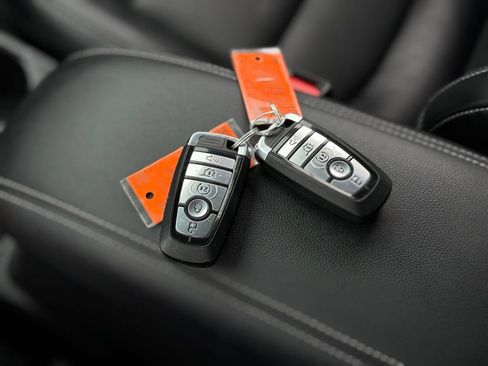 Used 2025 Ford Escape Platinum AWD/4WD image 5