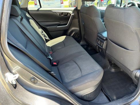 Used 2021 Toyota RAV4 LE AWD/4WD image 18
