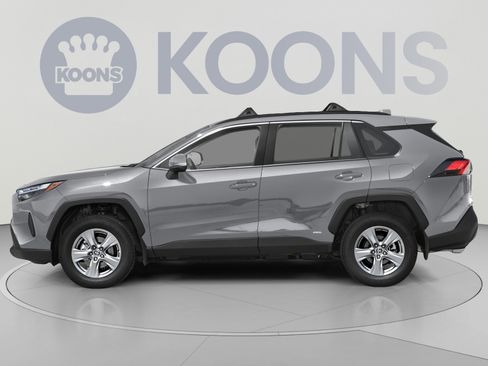Used 2025 Toyota RAV4 XLE AWD/4WD image 4