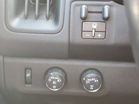 Certified 2022 Chevrolet Colorado LT w/ Luxury Package AWD/4WD image 18