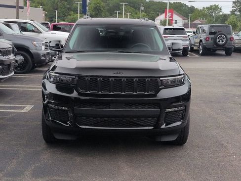 Used 2023 Jeep Grand Cherokee L Limited w/ Black Appearance Package AWD/4WD image 8