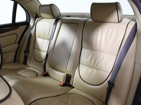 Used 2009 Jaguar XJ8 image 35