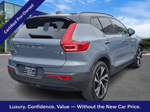 Certified 2022 Volvo XC40 T5 R-Design w/ Advanced Package AWD/4WD image 7