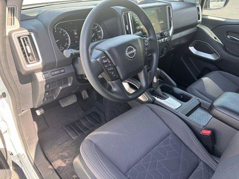 Used 2025 Nissan Frontier SV RWD image 11