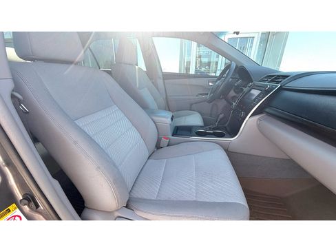 Used 2017 Toyota Camry LE FWD image 12