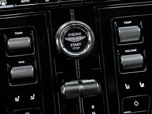 Used 2026 Aston Martin DB12 Coupe RWD image 30