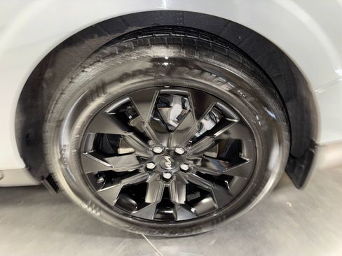 Used 2024 Kia Carnival SX Prestige FWD image 23