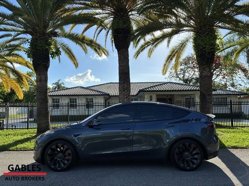Used 2021 Tesla Model Y Performance AWD/4WD image 9