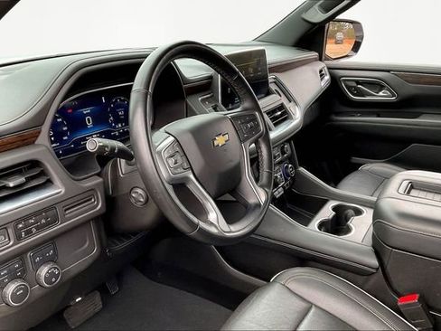 Used 2023 Chevrolet Suburban Premier image 12