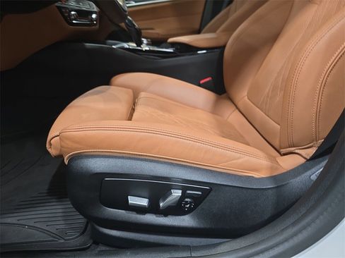 Used 2023 BMW 530i w/ Convenience Package image 27