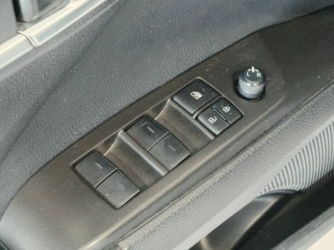 Used 2023 Toyota Camry SE FWD image 19