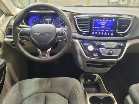 Used 2017 Chrysler Pacifica Touring FWD image 22