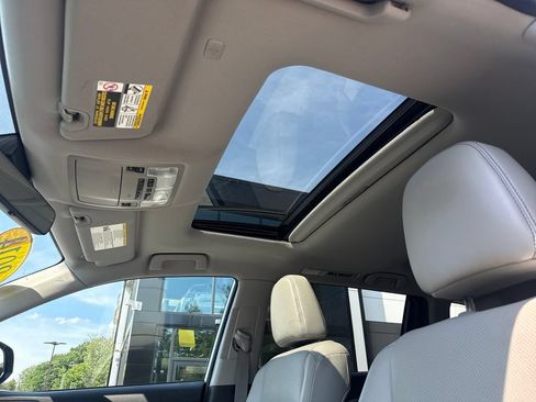 Used 2018 Toyota Highlander Limited AWD/4WD image 12