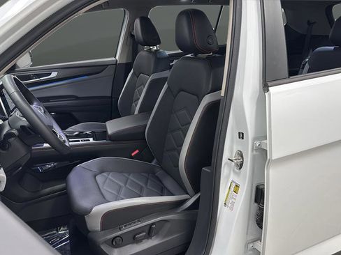 Used 2024 Volkswagen Atlas Peak Edition SEL image 9