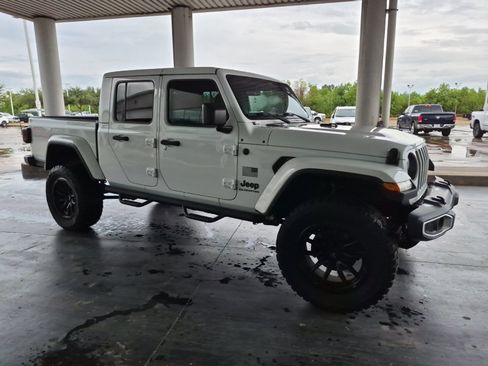 Used 2020 Jeep Gladiator Sport AWD/4WD image 4