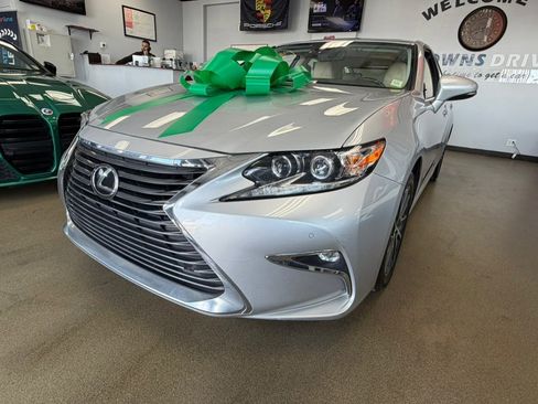 Used 2016 Lexus ES 350 w/ Luxury Package w/Wood Trim image 6