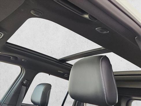 New 2025 Jeep Grand Cherokee Limited w/ Luxury Tech Group II image 17