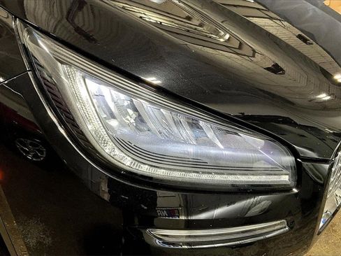 Used 2022 Lincoln Corsair Standard w/ Equipment Group 101A image 27