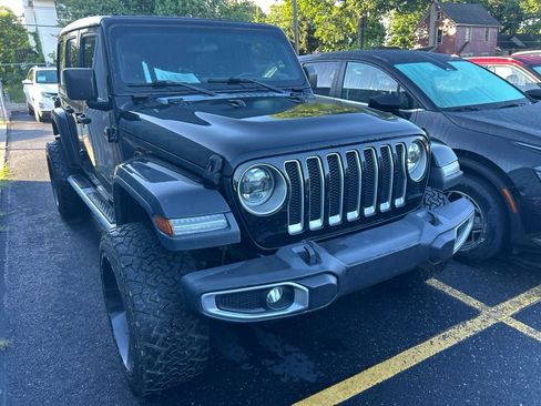 Used 2018 Jeep Wrangler Unlimited Sahara w/ LED Lighting Group AWD/4WD image 3