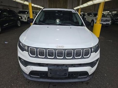 Used 2022 Jeep Compass Latitude w/ Sun and Sound Group FWD image 17