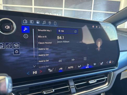 New 2026 Chevrolet Equinox EV LT image 27