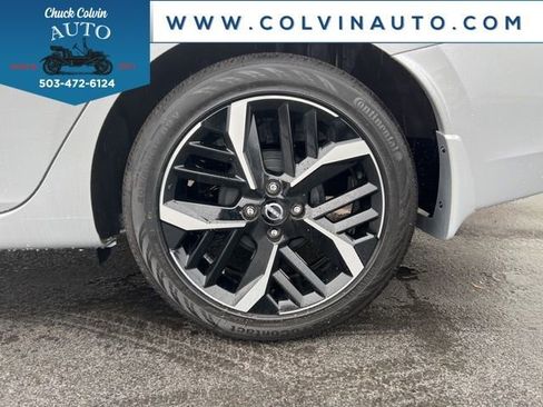 New 2025 Nissan Versa SR w/ Trunk Package image 11