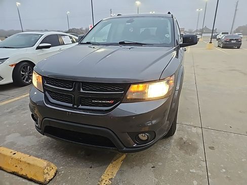 Used 2019 Dodge Journey SE w/ Connectivity Group image 2