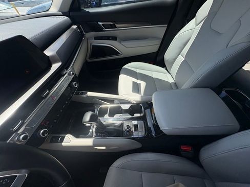 Certified 2024 Kia Telluride S w/ S Sunroof Package AWD/4WD image 23